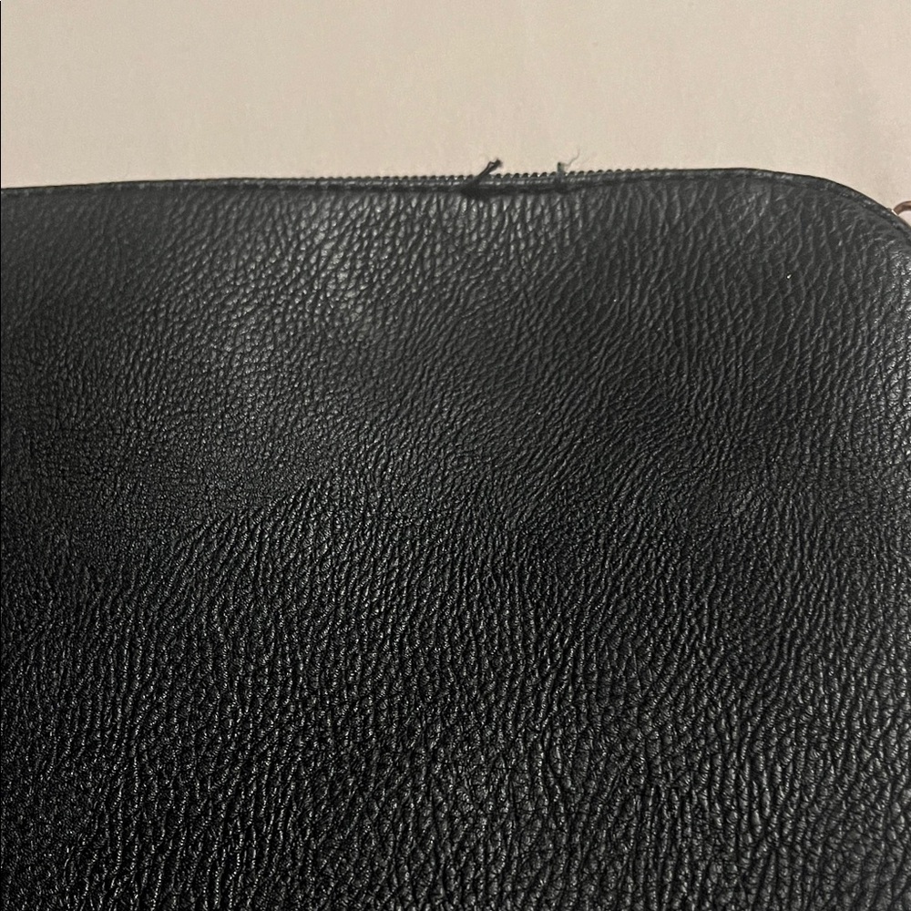 Elegant Black Crossbody Bag - Picture 6 of 11